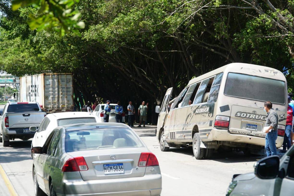 Los accidentes de tráfico representan la segunda causa de muertes violentas en Honduras, donde a diario fallecen alrededor de cinco personas por ese motivo, según cifras oficiales.