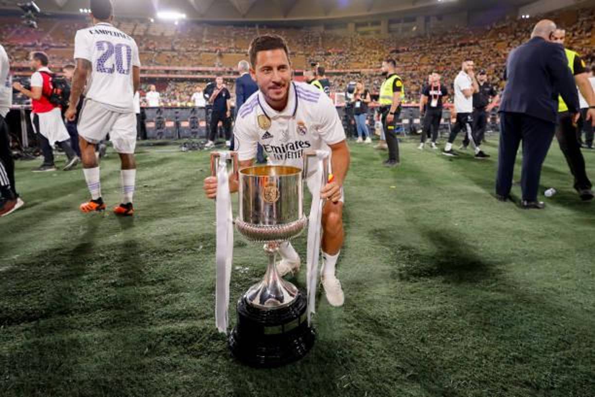 El belga, Eden Hazard, quiere cumplir su contrato en el Real Madrid: “Claro. Es un año difícil, pero con un equipo muy grande. Tenemos una buena relación con el técnico y los compañeros. Quiero jugar, pero sé que es muy difícil. Tengo que trabajar y espero que pueda jugar más’’, declaró para la COPE.