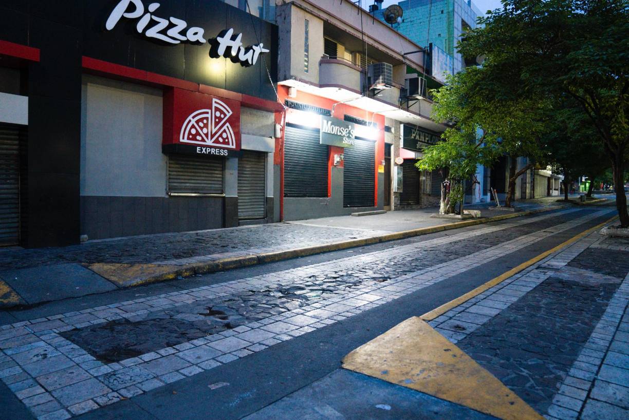 El alcalde Roberto Contreras explicó que giró instrucciones a cinco gerencias para entrar en la segunda fase de los trabajos en el área verde y limpieza al costado sur.