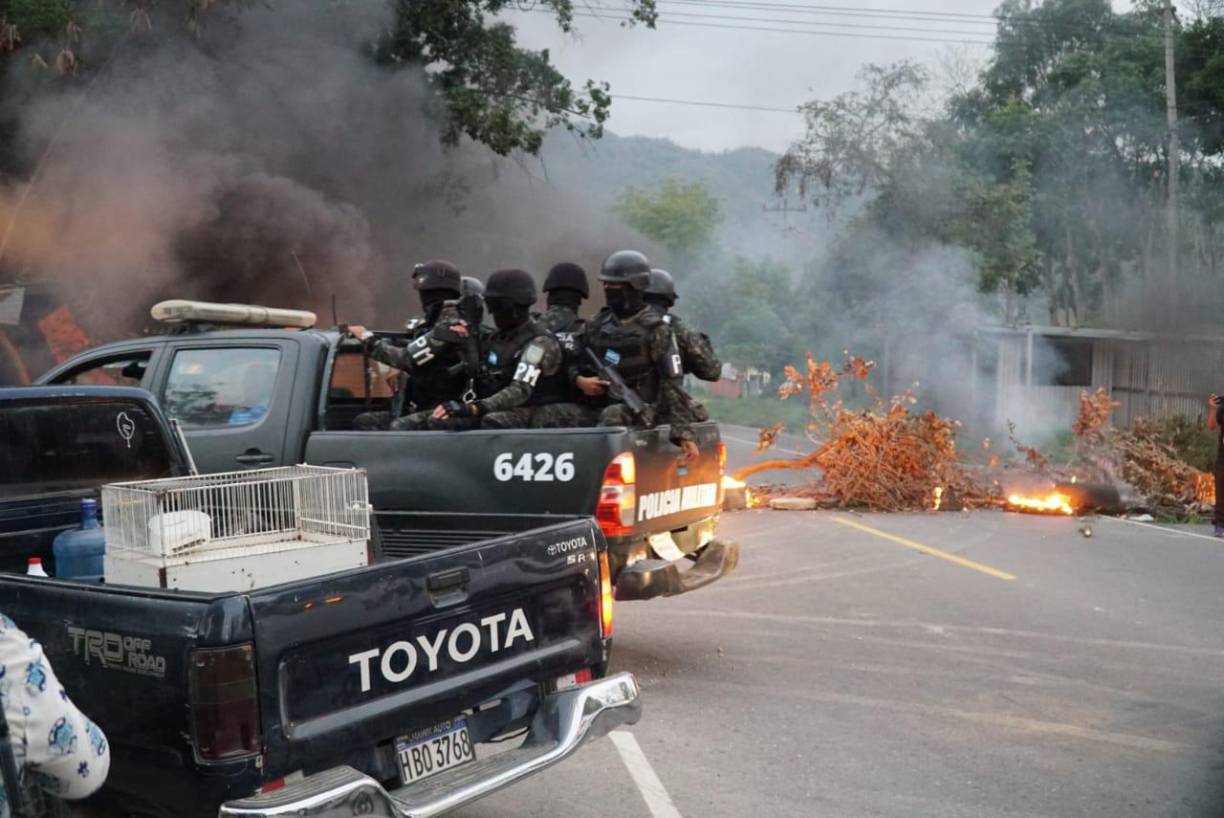 Toma de carretera en el sector Cofradía. Fotografía: La Prensa / José Cantarero. 