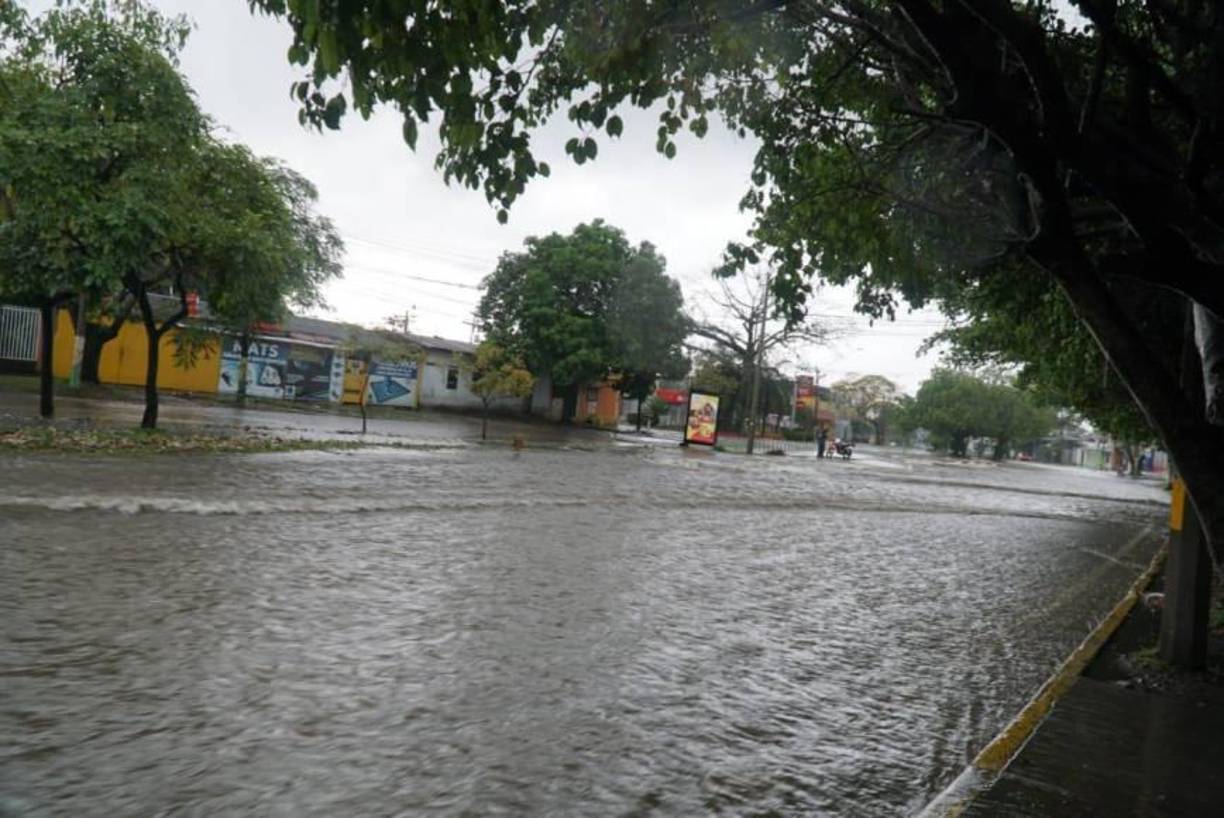 Hay una posible evolución a <b>huracán</b> el sábado.