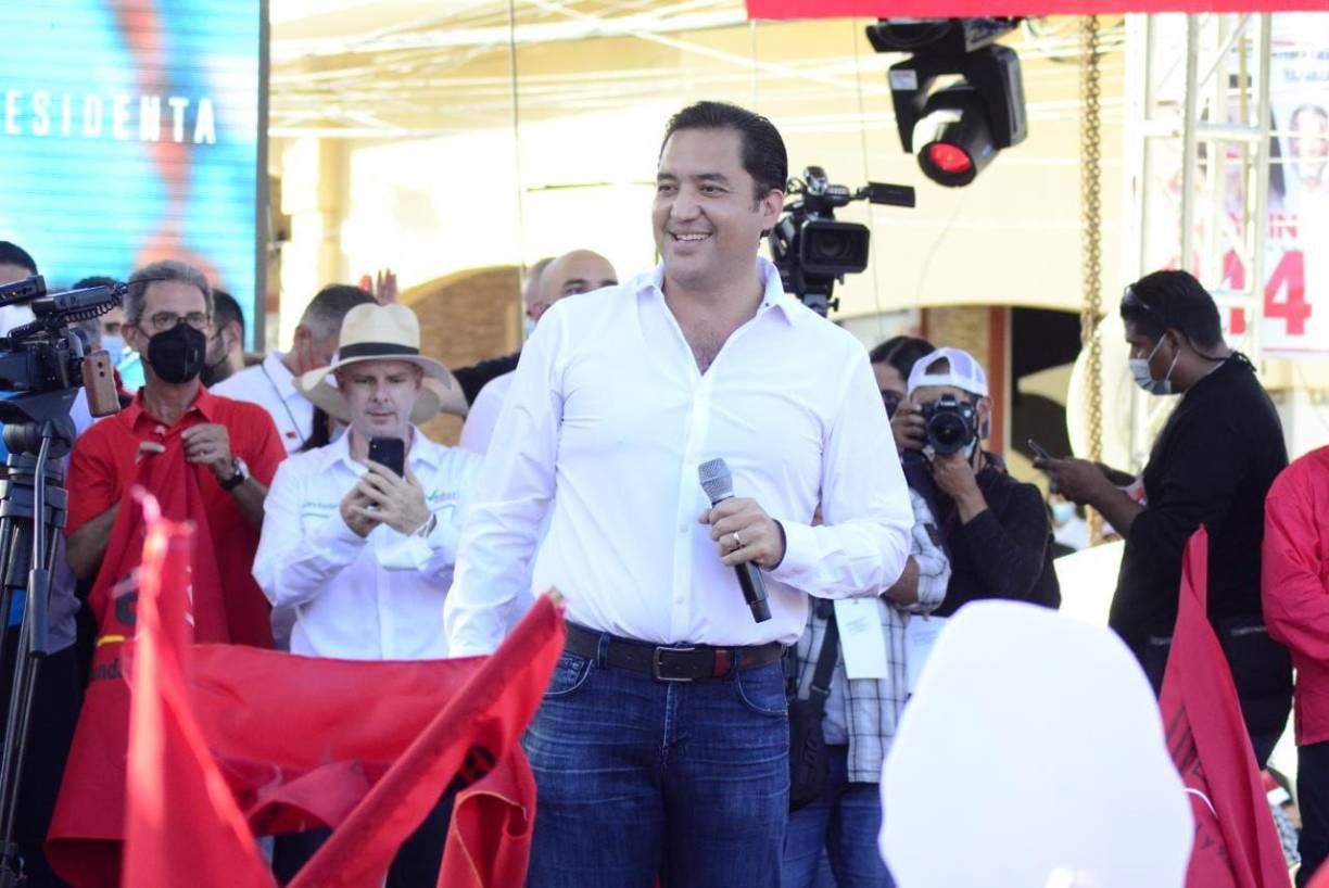 En el mismo posteo, deseó suerte a Nasralla y a su equipo político de cara al próximo proceso electoral. 