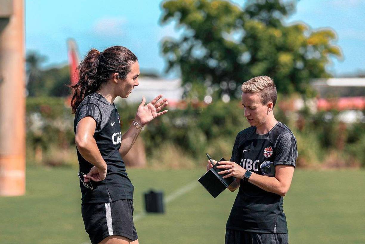 Uno de sus asistentes, analista de los rivales, trató de grabar con un dron el entrenamiento de Nueva Zelanda y fue detenido por la policía.