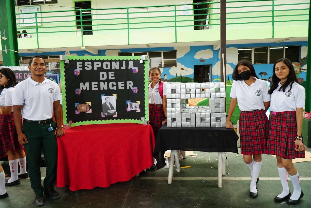 Eduardo José Córdova, Jazmin Guardado, Alexa Matute y Mariana Hernández. II Bachillerato en Ciencias y Humanidades (sección A).