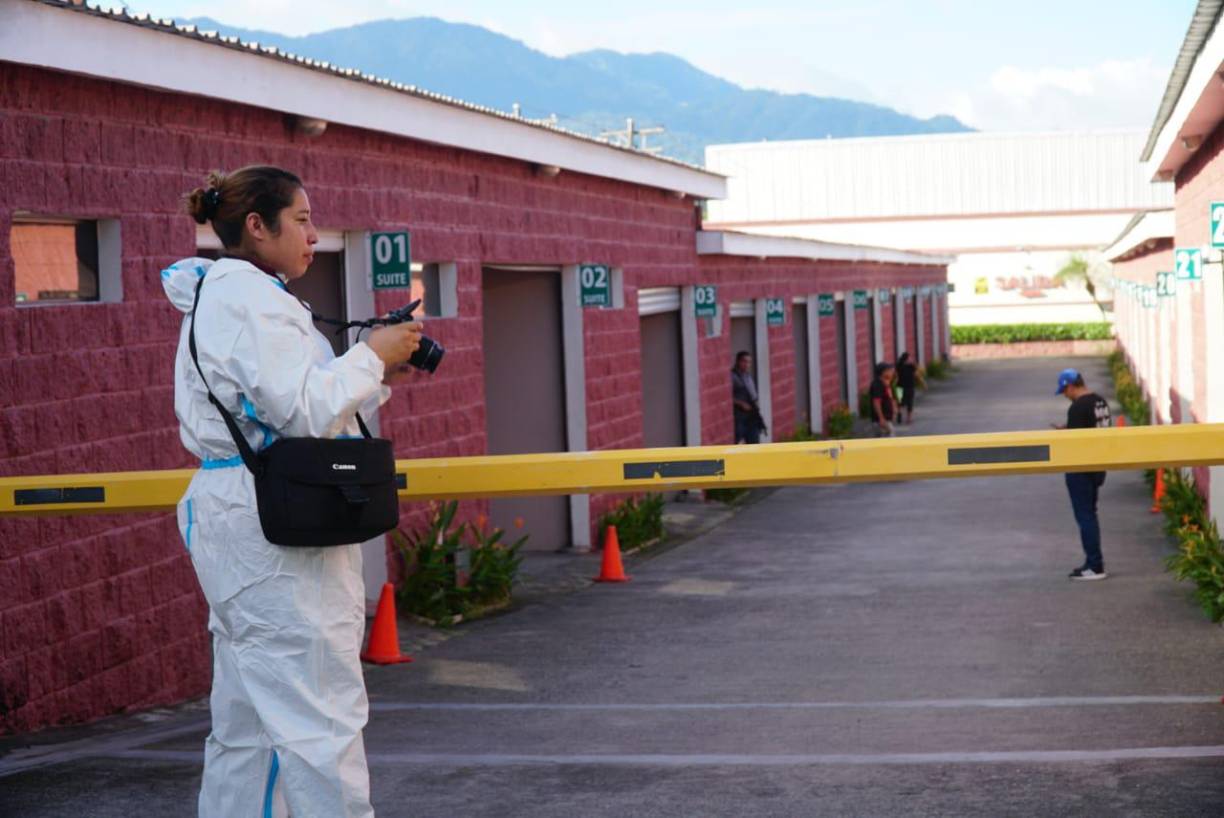 De inmediato se organizaron equipos de trabajo de la Unas, quienes mediante acciones de inteligencia e implementación de técnicas especiales de investigación ubicaron el lugar de cautiverio de la joven en un motel de la ciudad.