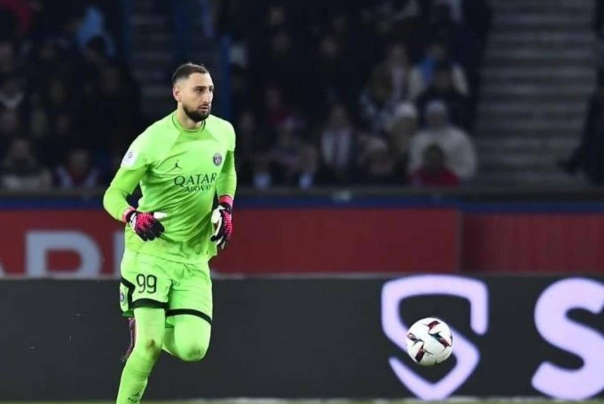 Según medios italianos, la Juventus está sondeando el fichaje de Donnarumma, portero del PSG que ha visto amenazada su titularidad con el flamante fichaje de Arnau Tenas por el conjunto parisino.
