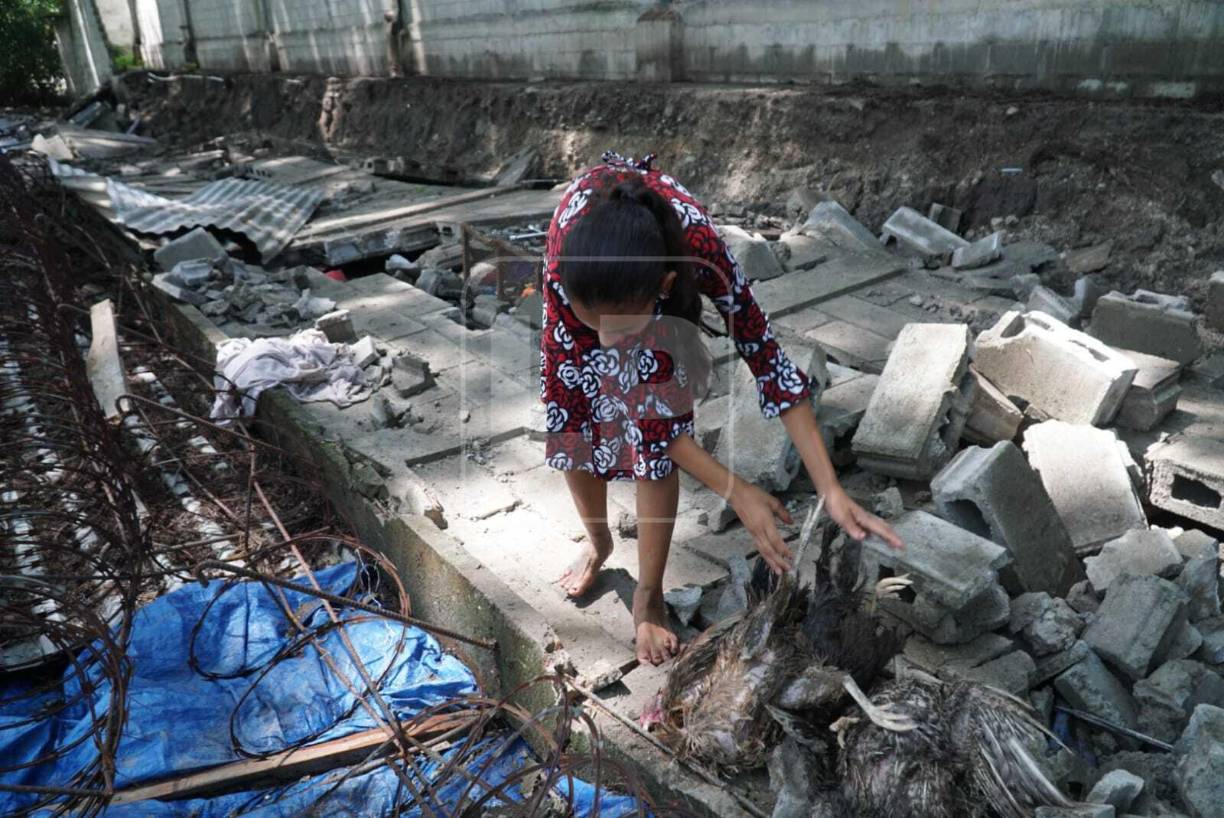 Autoridades informaron que varias zonas cercanas a la 33 calle resultaron afectadas por las lluvias que cayeron en la ciudad la tarde y noche de ayer. Fotografía: La Prensa / José Cantarero. 