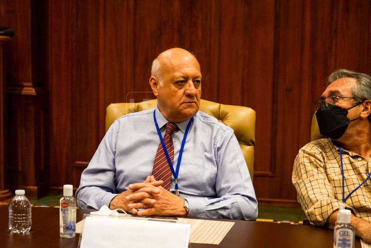 El secretario Salomón Galindo de la Liga Nacional fue otra de las personalidades que estuvo en la reunión.