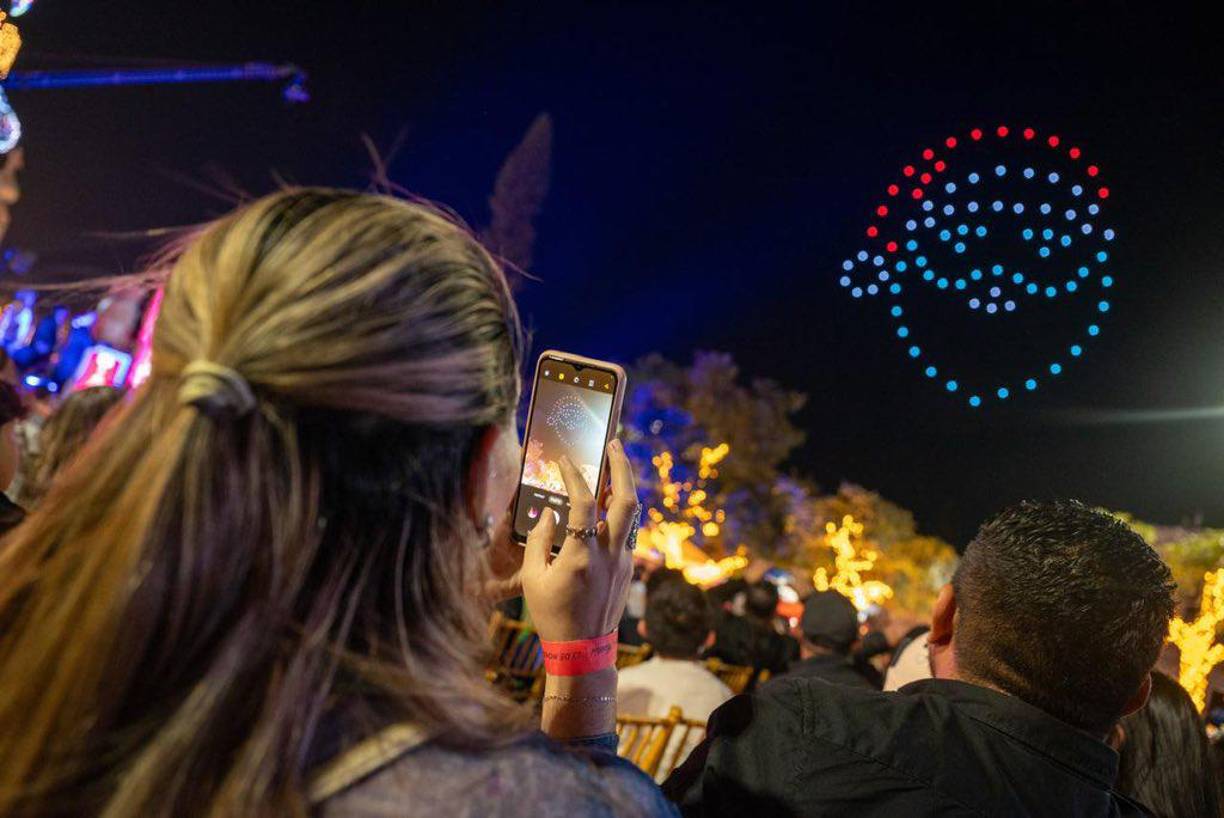 El evento también contó con un espectáculo de drones.