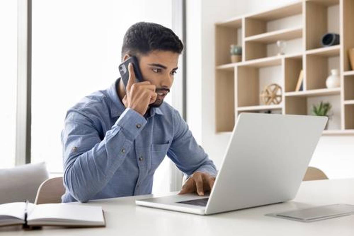 Plan de comunicación: Establece un plan de comunicación con tu familia y amigos. Asegúrate de que todos sepan cómo y dónde reunirse en caso de emergencia.