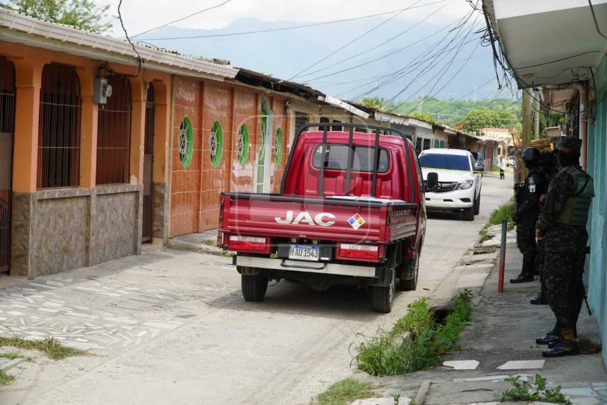 De acuerdo a informes preliminares, el malogrado hombre se aprestaba a salir de su vivienda rumbo a su centro de trabajo, cuando hombres armados ingresaron a la casa y sin mediar palabras le infirieron varios disparos. 