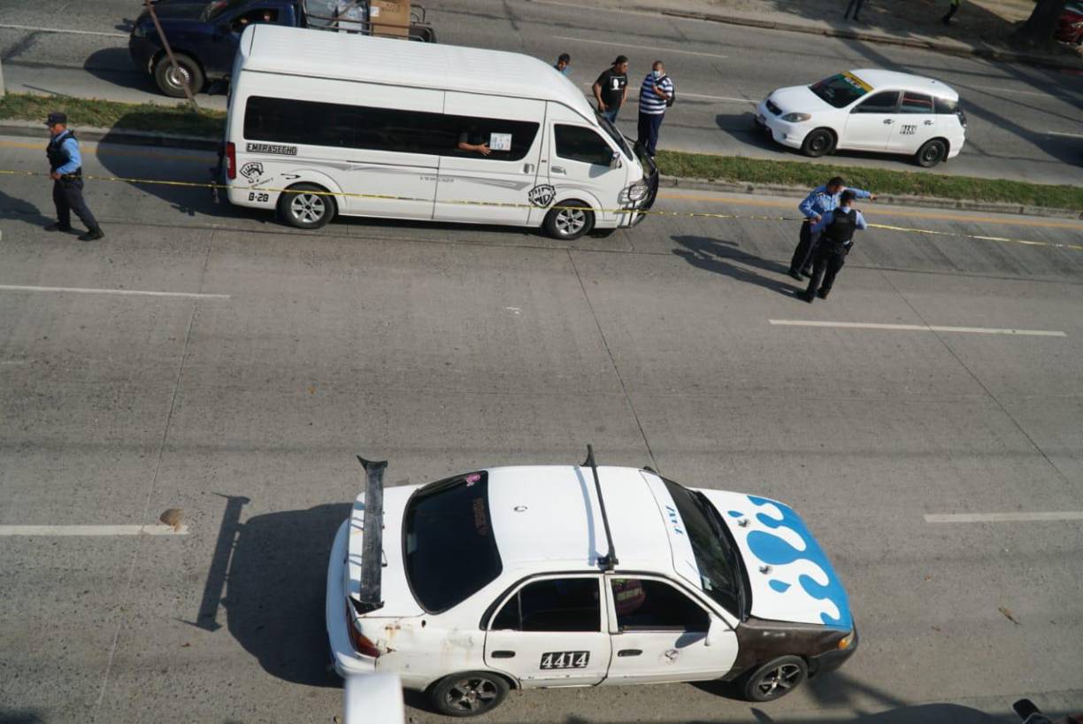 A inmediaciones del IHSS, donde ocurrió el asesinato, se formó un enorme tráfico vehicular, ya que la Policía cerró dos carriles de la trocha vial que va hacia el centro de San Pedro Sula. 