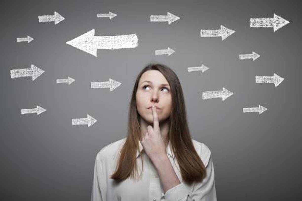 Uno de los primeros pasos es reconectar con tus valores y propósito. A menudo, la desmotivación surge cuando perdemos de vista lo que realmente nos importa y nos enfocamos en tareas o actividades que no están alineadas con nuestros valores fundamentales. Para ello, es útil tomarse un tiempo para reflexionar sobre lo que realmente te impulsa y te inspira. Pregúntate a ti mismo: ¿Qué es lo que realmente valoras en la vida? ¿Qué te da un sentido de propósito y satisfacción? Al identificar tus valores y conectar tus actividades diarias con ellos, puedes comenzar a sentirte más motivado y comprometido con tus objetivos.