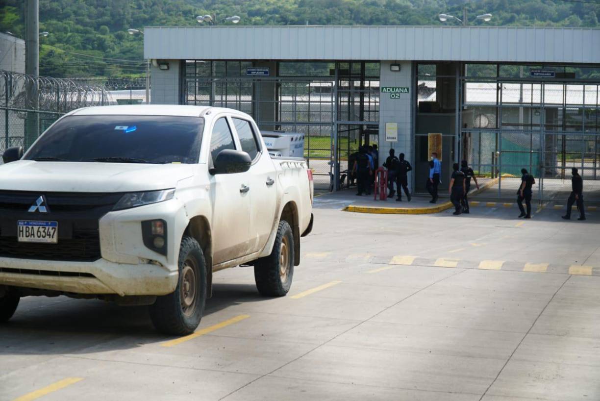 Los seis cadáveres estaban en el pasillo del área donde están los cuatro módulos en los que se encuentran recluidos 569 miembros de esa pandilla.