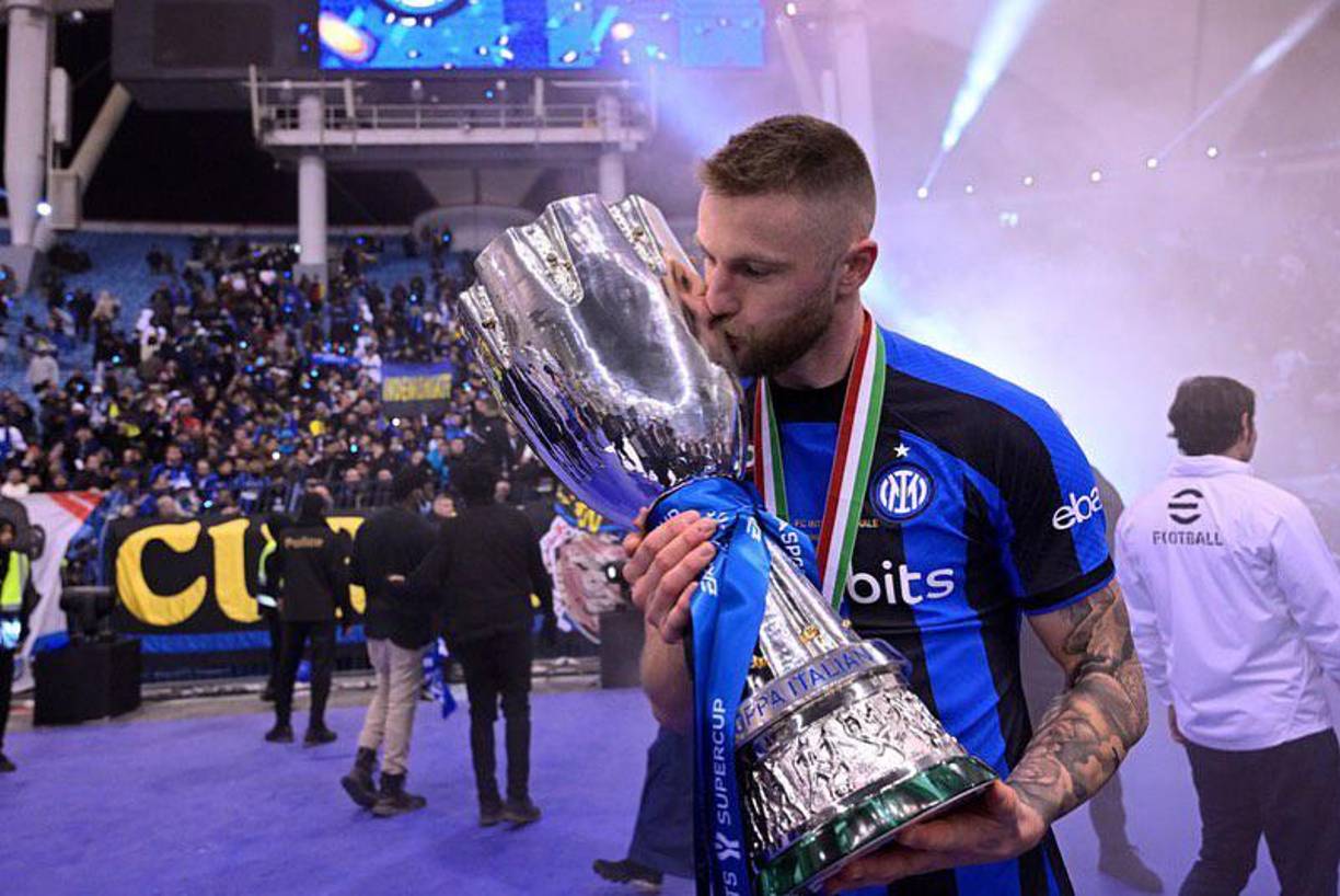 El diario francés L’Equipe, menciona que como primer refuerzo para el PSG sería es el eslovaco Milan Skriniar, del Inter de Milán.