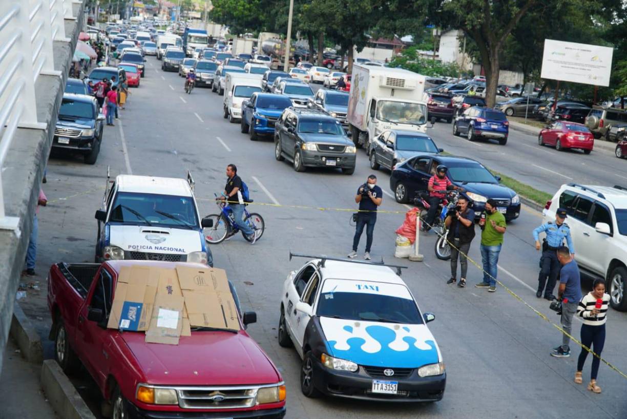El cuerpo sin vida quedo en el interior del automóvil con número 4414.