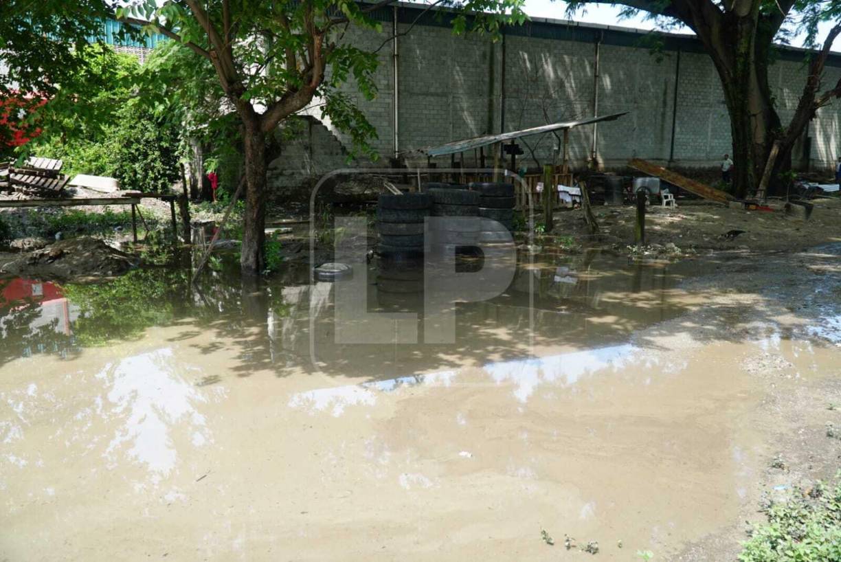 El lamentable hecho ocurre días después de que dos menores murieran casi en las mismas circunstancias en una colonia del municipio de Villanueva, Cortés (zona norte de Honduras). Fotografía: La Prensa / José Cantarero. 