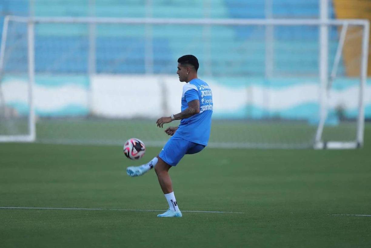 Los lujitos del ‘Bicho‘. Luis Palma se puso a dominar y dar toques con el balón en el entrenamiento de la ‘H‘.