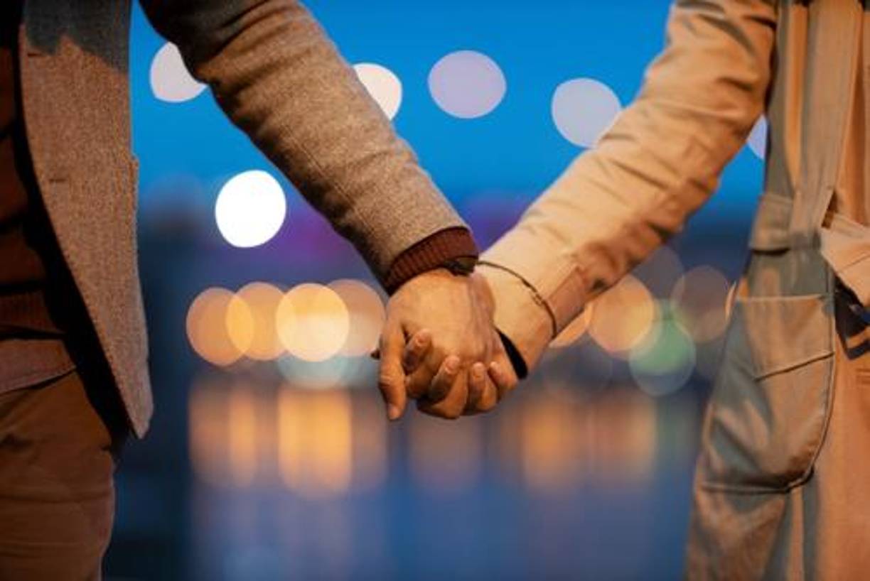 Por evasión: A veces la infidelidad se vuelve una manera de escapar de los problemas de la vida cotidiana; una maternidad no deseada o por deseos frustrados. Muchas mujeres ven en la infidelidad una puerta de salida a una determinada situación que no han podido resolver.