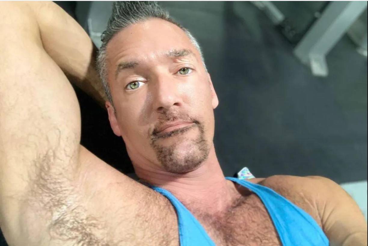 Cada vez más, la viruela de mono o viruela símica se esparce como pólvora en todo el mundo. Por eso es importante hacer conciencia de su impacto, y eso es justo lo que hizo el actor porno Silver Steele en sus redes.