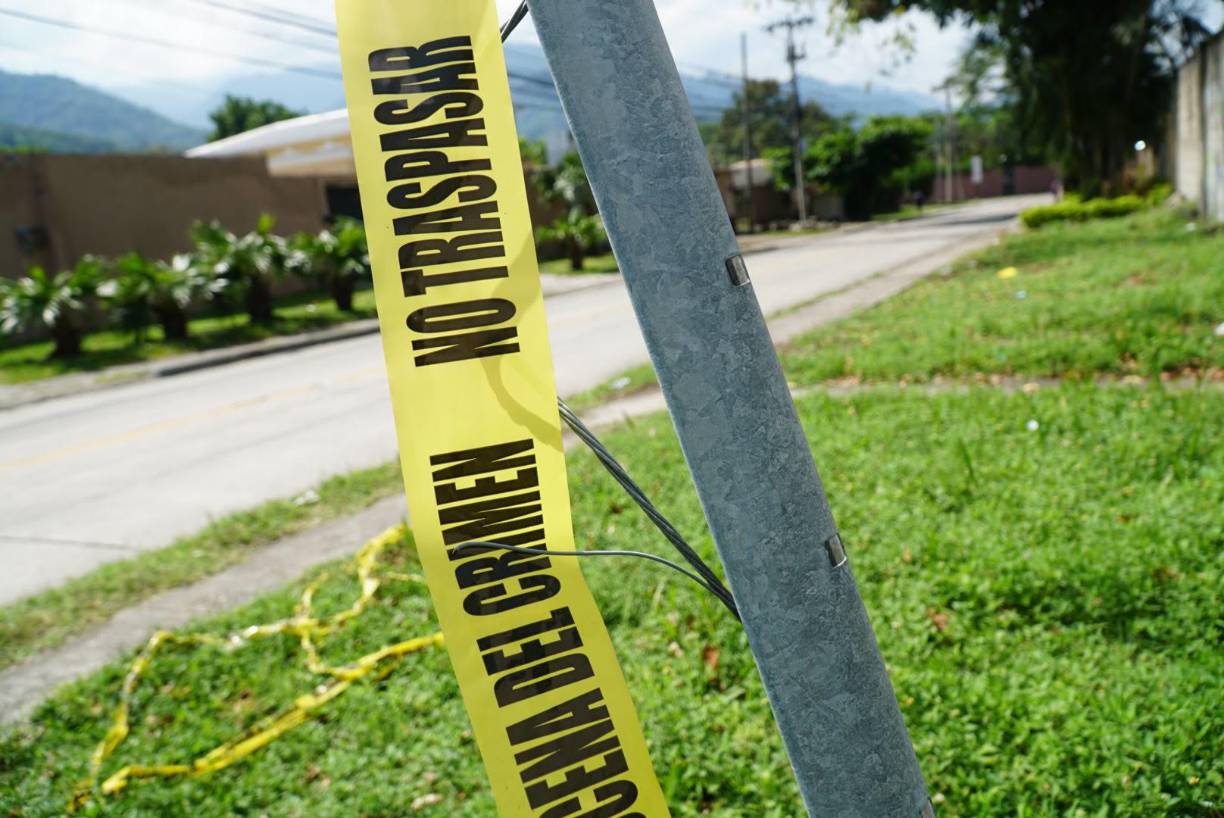 Yefry Pérez recordó que también está lo que se dijo del chaleco antibalas que quedó en la escena del crimen de Wilson, porque “aparentemente ellos le pegaron un balazo al chaleco para hacer creer que Wilson les había disparado y que la bala le había impactado en uno de los policías, montaron la escena”. 