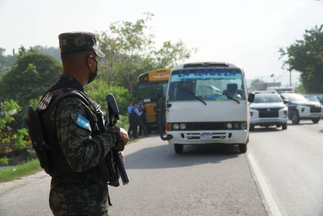 El asesinato de los dos transportistas ha consternado a la población cholomeña.