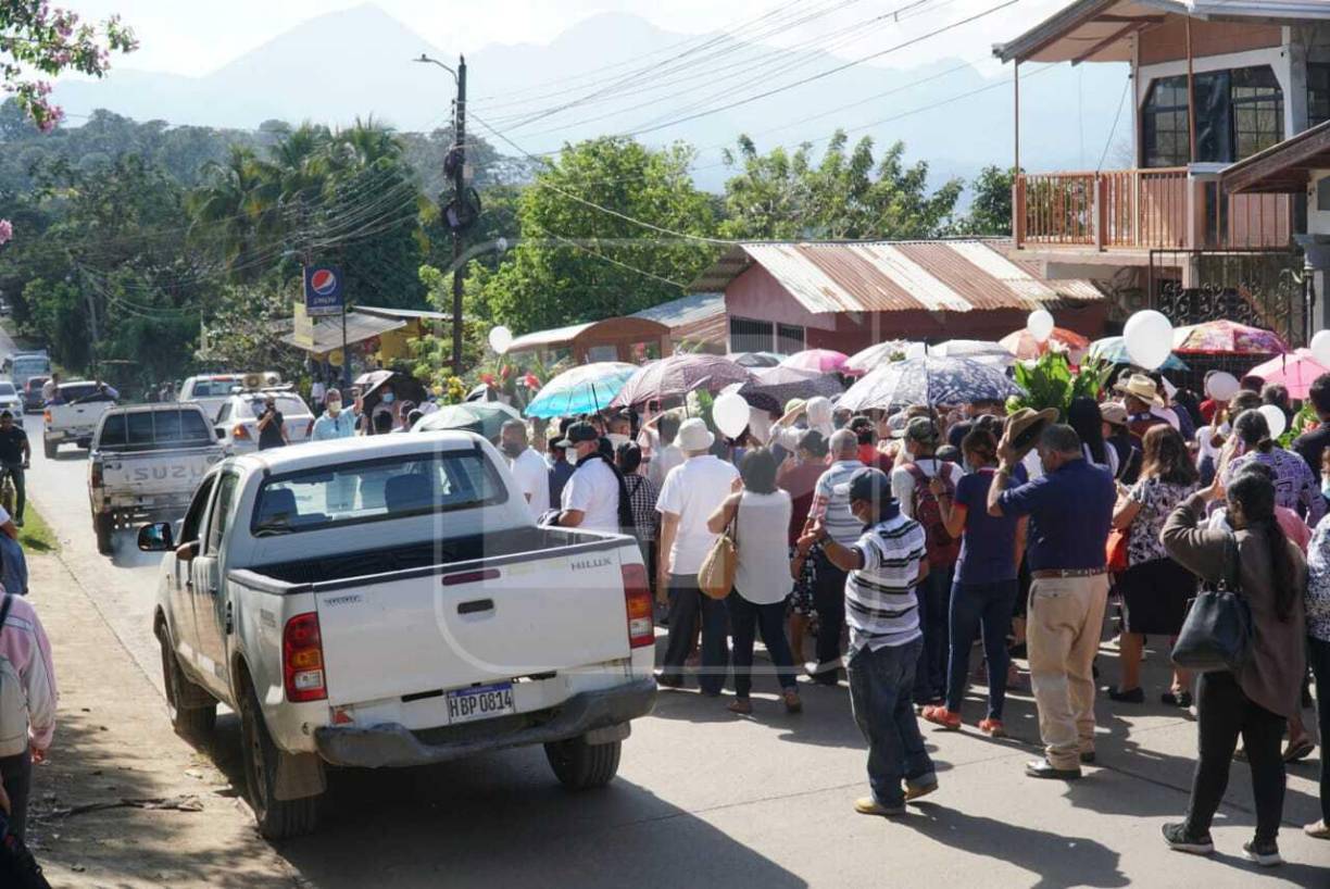 Este viernes, los presbíteros de la diócesis de San Pedro Sula con su obispo monseñor Ángel Garachana despidieron a su hermano, el padre Quique en un misa especial.