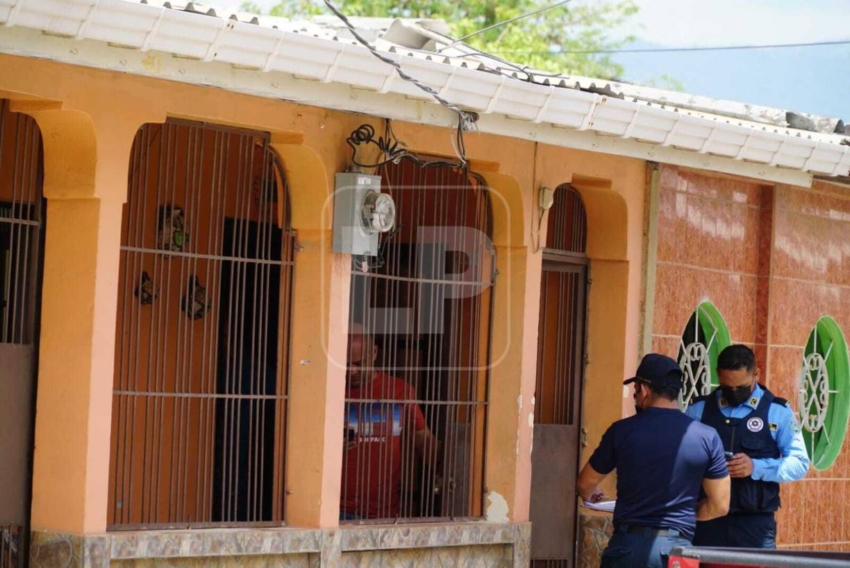 El crimen ocurrió en la Col. Santa Martha, del sector Lomas del Carmen. A la escena del asesinato llegaron autoridades policiales y de Medicina Forense para acordonar el área y realizar el levantamiento del cadáver. 