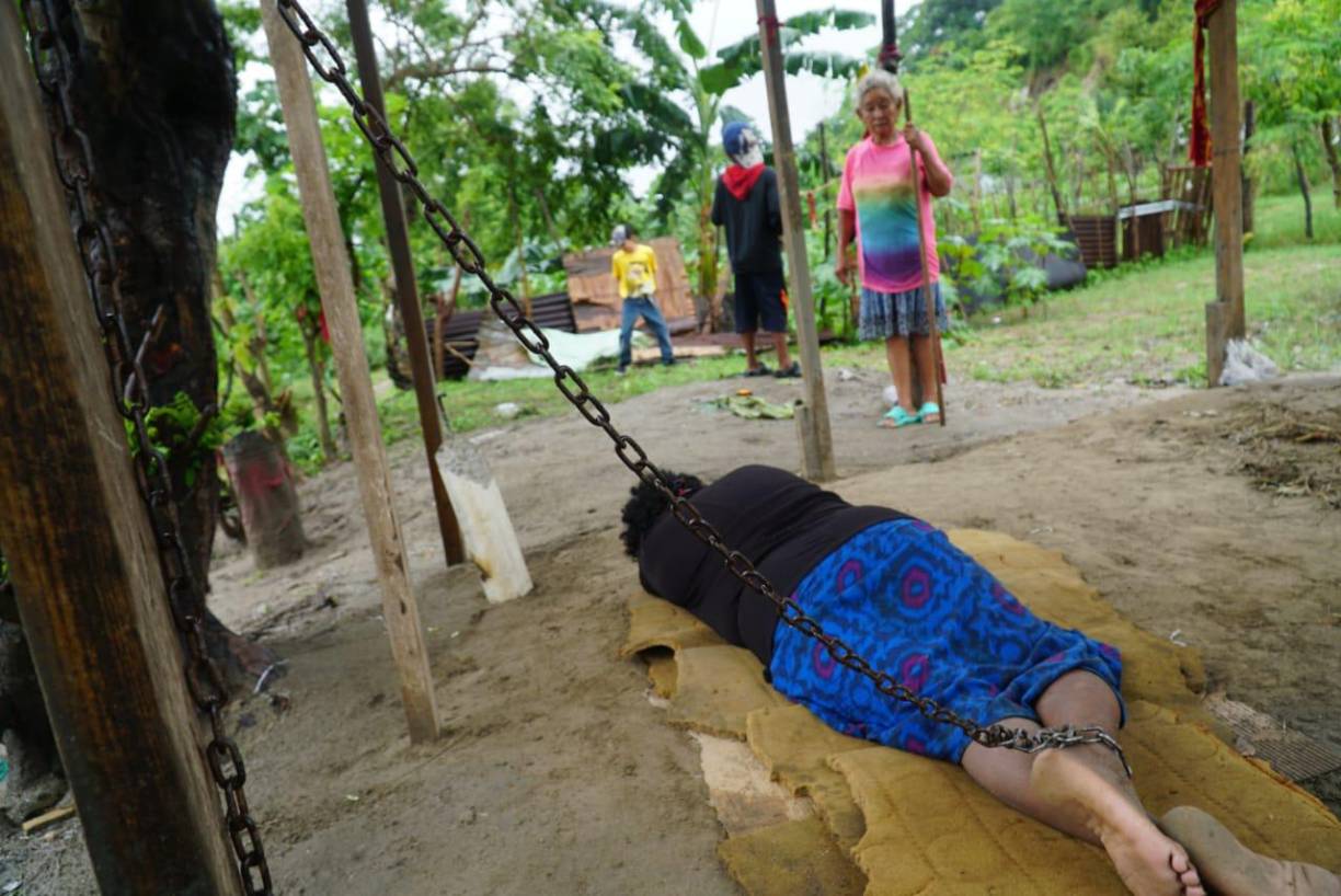 Después de este acontecimiento se convirtió en una persona violenta y agresiva. Petronila trabajó como aseadora en el Seguro Social, llevó siempre una vida normal, por lo que sus familiares no se explican los motivos que la llevaron a su estado actual.