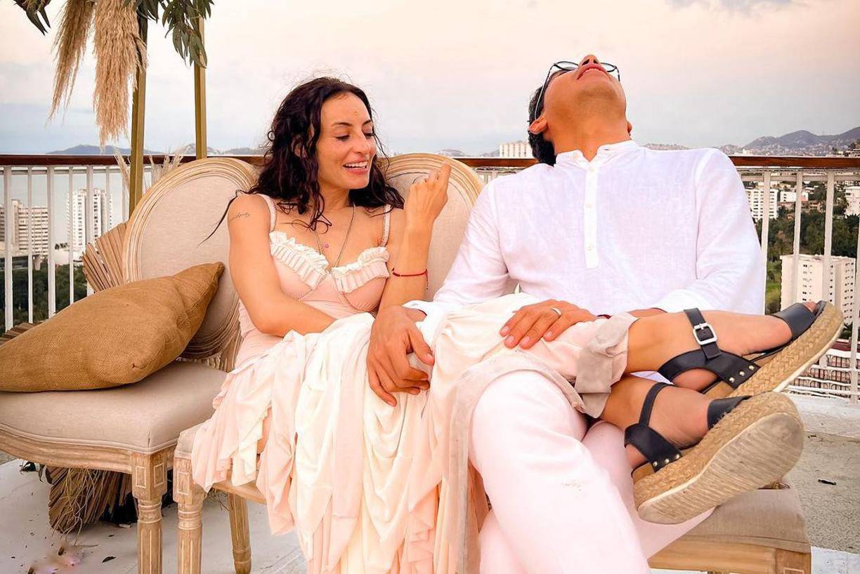 Marimar Vega ha compartido en sus redes sociales varias fotografías del romántico momento.