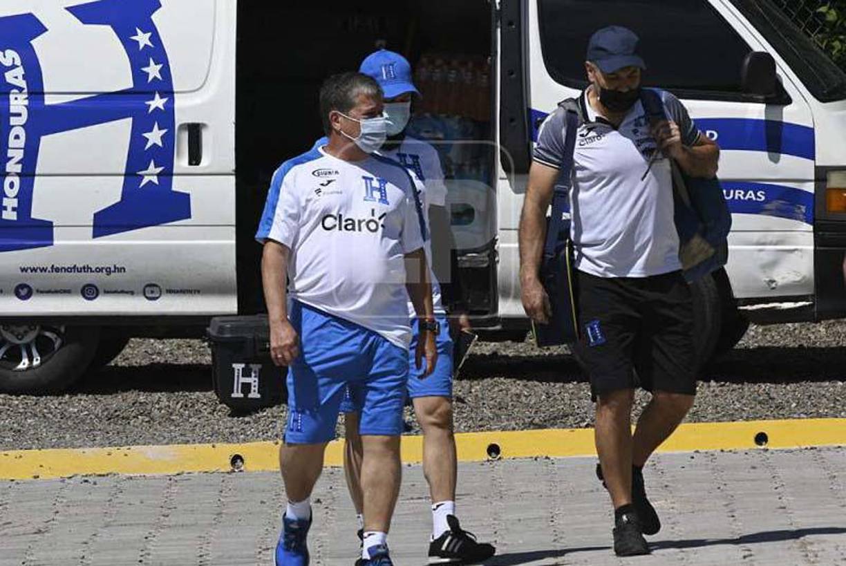 La era del “Bolillo” Gómez con la selección de Honduras dio inicio con muchas curiosidades.¿Qué preguntas íntimas les hizo el DT a los jugadores? 