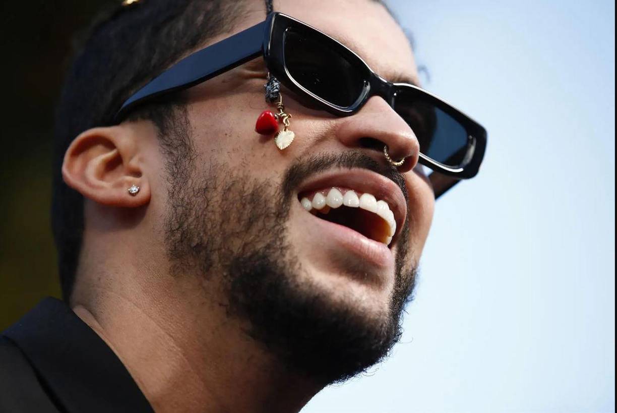 “Siempre creí desde el principio que podía llegar a ser grande, que podía llegar a ser una de las estrellas más grandes del mundo sin tener que cambiar mi cultura, mi lengua”, dijo Bad Bunny al recibir el galardón.