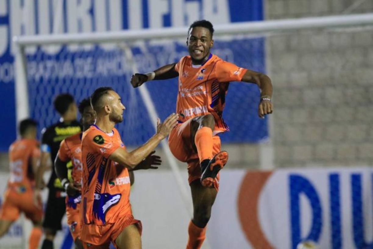 Así fue la celebración del defensa Sonny Fernández luego de marcar de cabeza el empate de la UPN 1-1 contra el Real España.