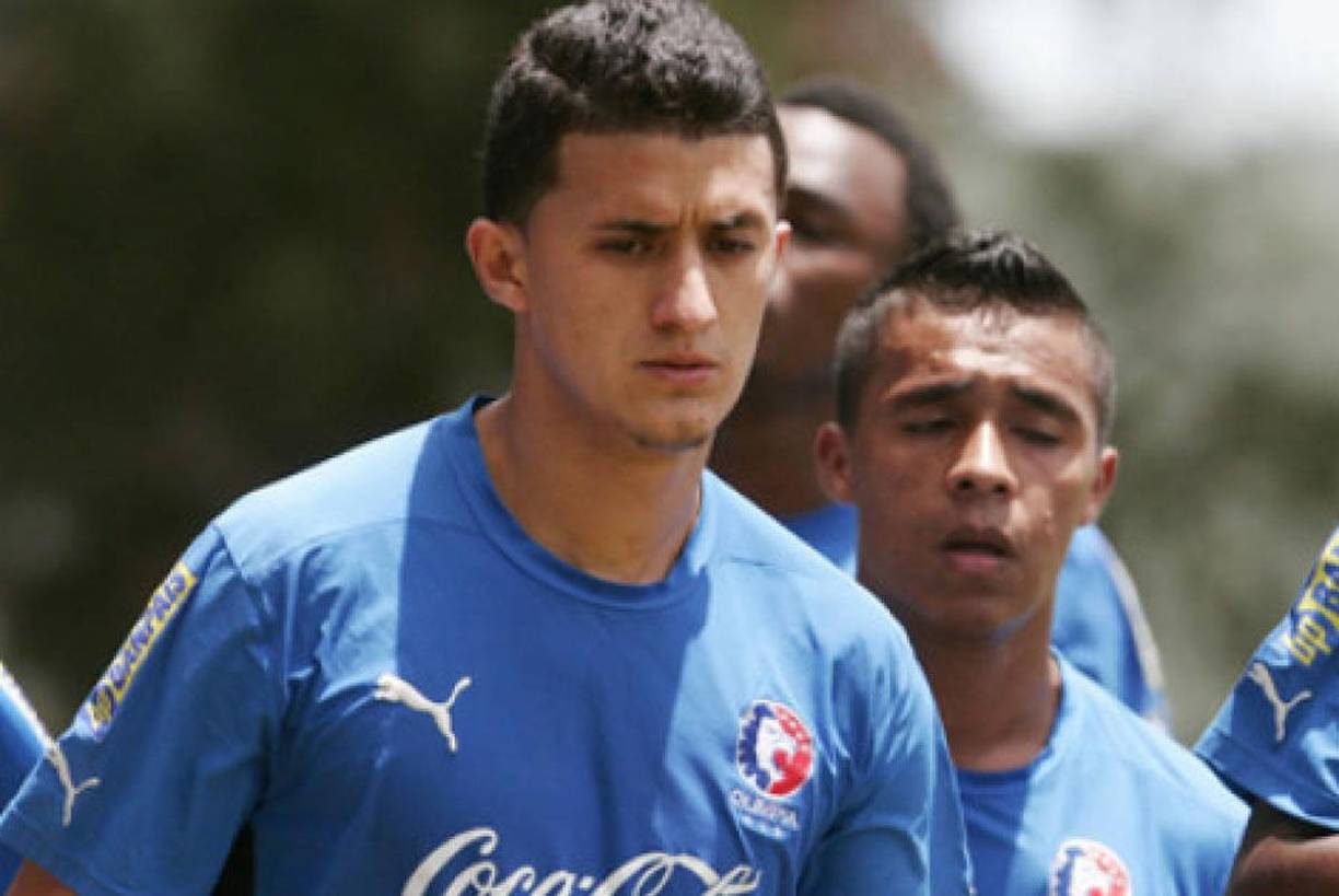 Tigres confirmó el anunció a través de sus redes sociales. El exvolante hondureño Rigoberto Padilla regresa al ruedo del fútbol para dirigir a este equipo femenino.