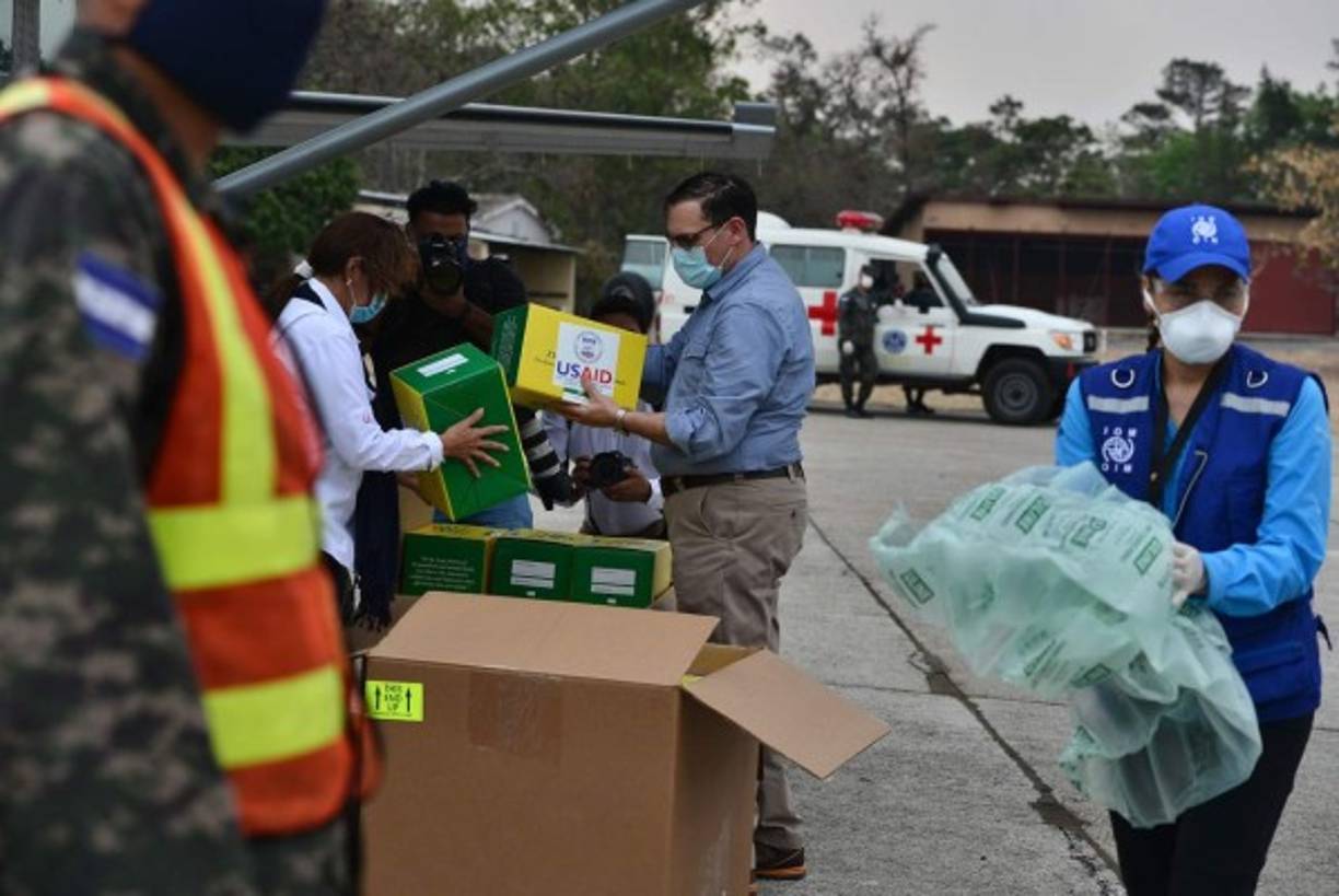 Trump afirmó que había hablado con el presidente Juan Orlando Hernández quien le solicitó ayuda a Estados Unidos para combatir el COVID-19 que en Honduras ha dejando 66 muertes y 738 casos positivos de coronavirus. AFP