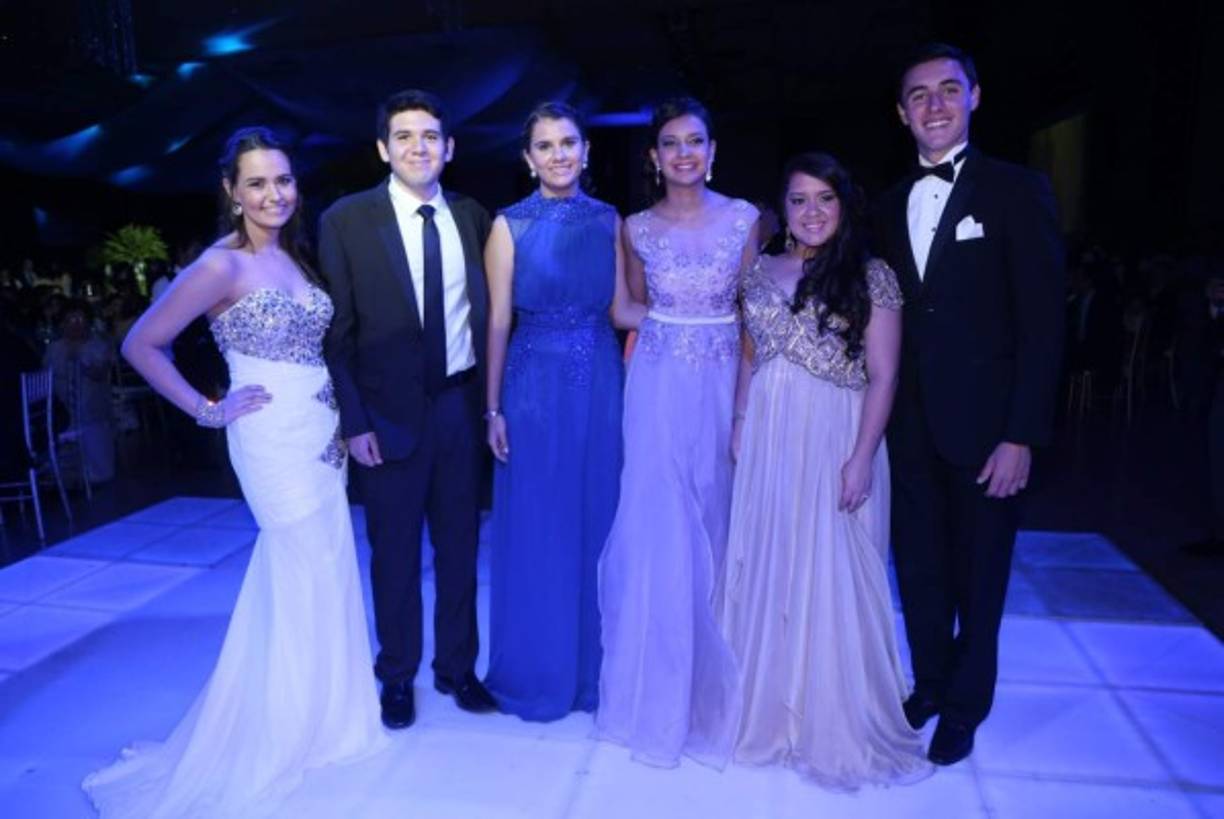 Emilia Handal, Claudio Rojas, Grace Canahuati, Isa Herrera, Liza Hernández y Christ Harris .