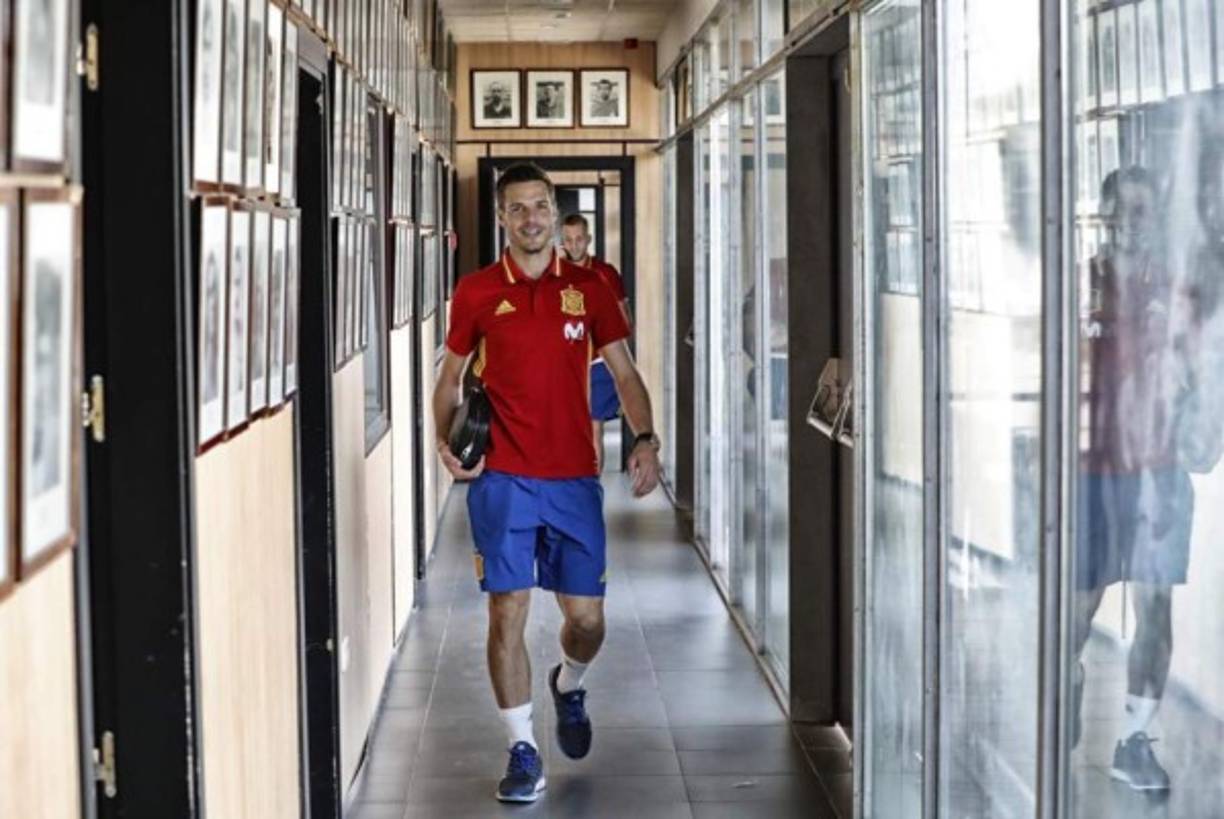 Azpilicueta: El defensor español interesa al FC Barcelona, en la actualidad pertenece al Chelsea.