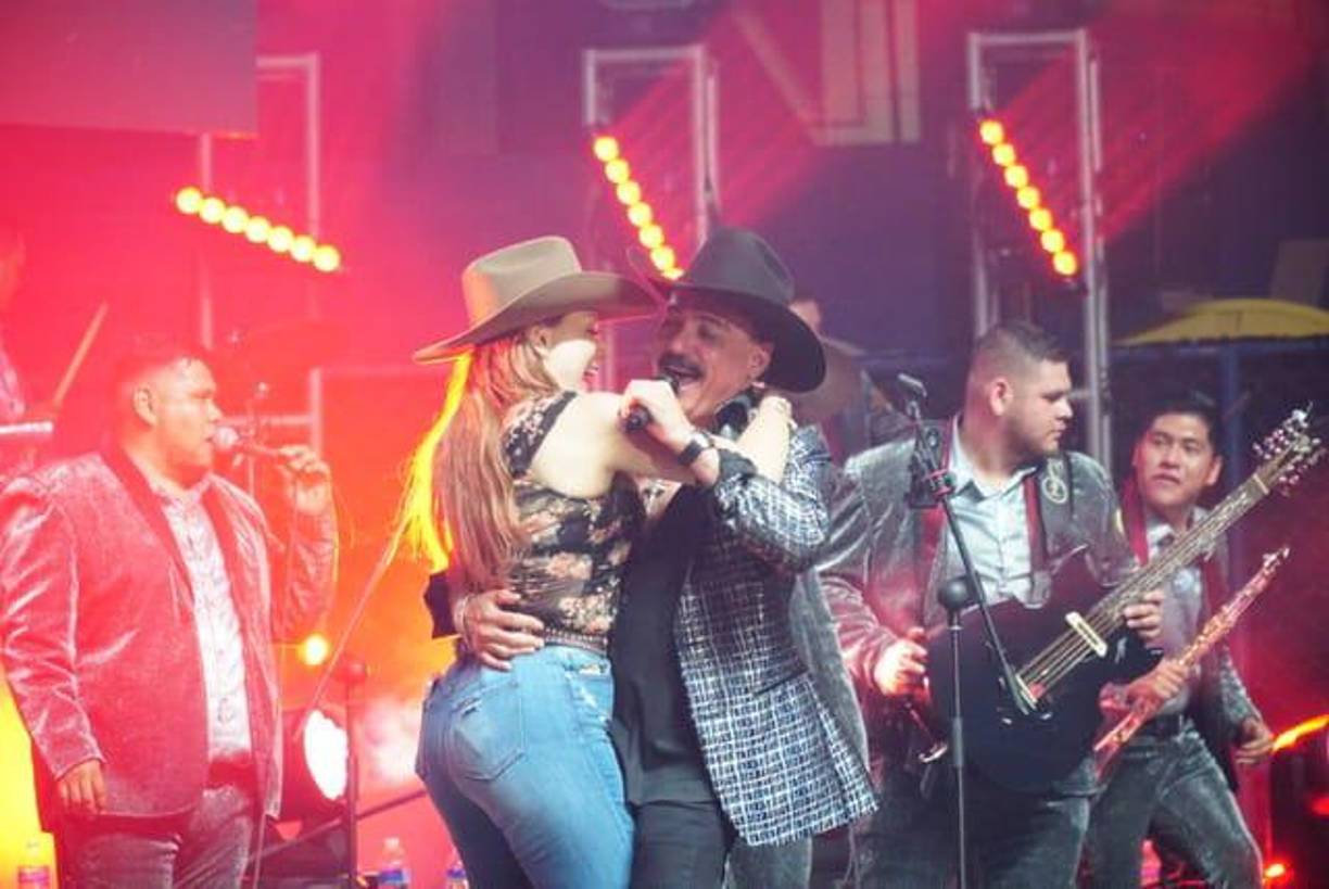 El artista mexicano quedó encantado con las hondureñas y su belleza. Fotografía: La Prensa / Amílcar Izaguirre