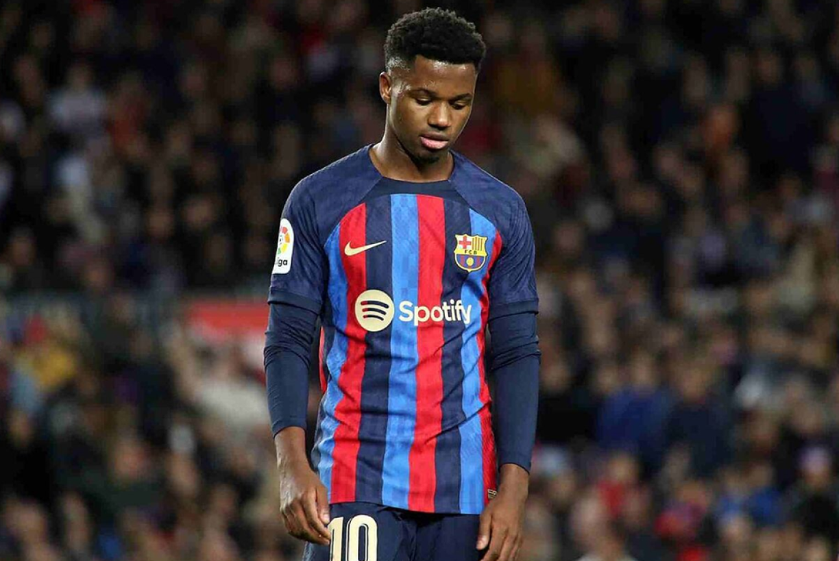 Por último, el Barcelona no descarta la venta de Ansu Fati para hacer más factible la vuelta de Messi. La directiva podría traspasarlo hasta por 45 millones de euros. Equipos de la Premier League estarían interesados en el español.