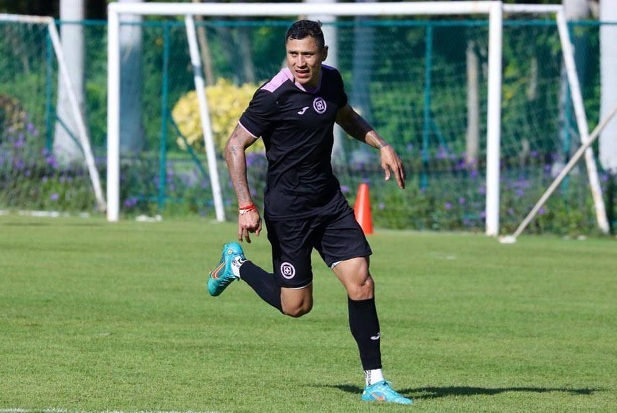 Julio César “Cata” Domínguez dio de qué hablar luego de que fueron publicadas algunas fotos del cumpleaños de su hijo menor de 12 años con temática del narcotraficante Joaquín “El Chapo” Guzmán Loera.