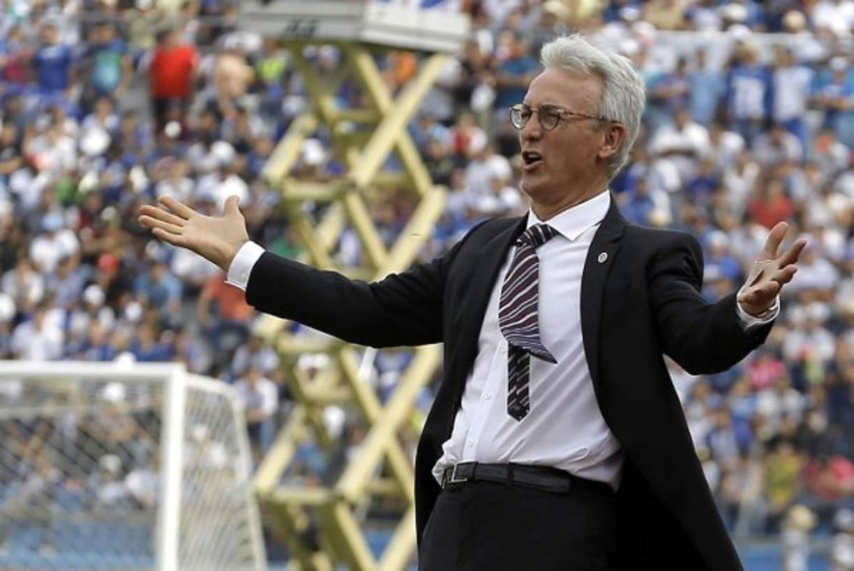 El español Benito Floro fue cesado como seleccionador de Canadá luego de no poder clasificar a la hexagonal final de la Concacaf rumbo al Mundial de Rusia 2018, siendo la derrota ante Honduras en San Pedro Sula una de las razones del fracaso. Conoce a otros técnicos que fueron víctimas de la Bicolor.