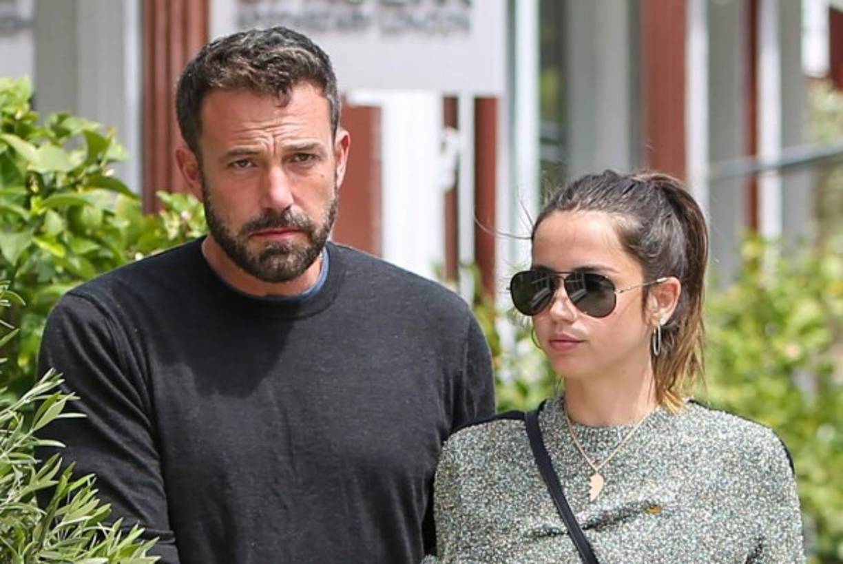 Ana de Armas<br/>El actor estadounidense y la cubana Ana de Armas se conocieron en el set de “Deep Water”, en 2019. A principios de 2020 se confirmó su relación mientras ambos disfrutaban de unas vacaciones en Costa Rica. La pareja era el sueño de un paparazzi en medio de la pandemia, a menudo siendo fotografiados mientras paseaban juntos por su vecindario de Los Ángeles.<br/>