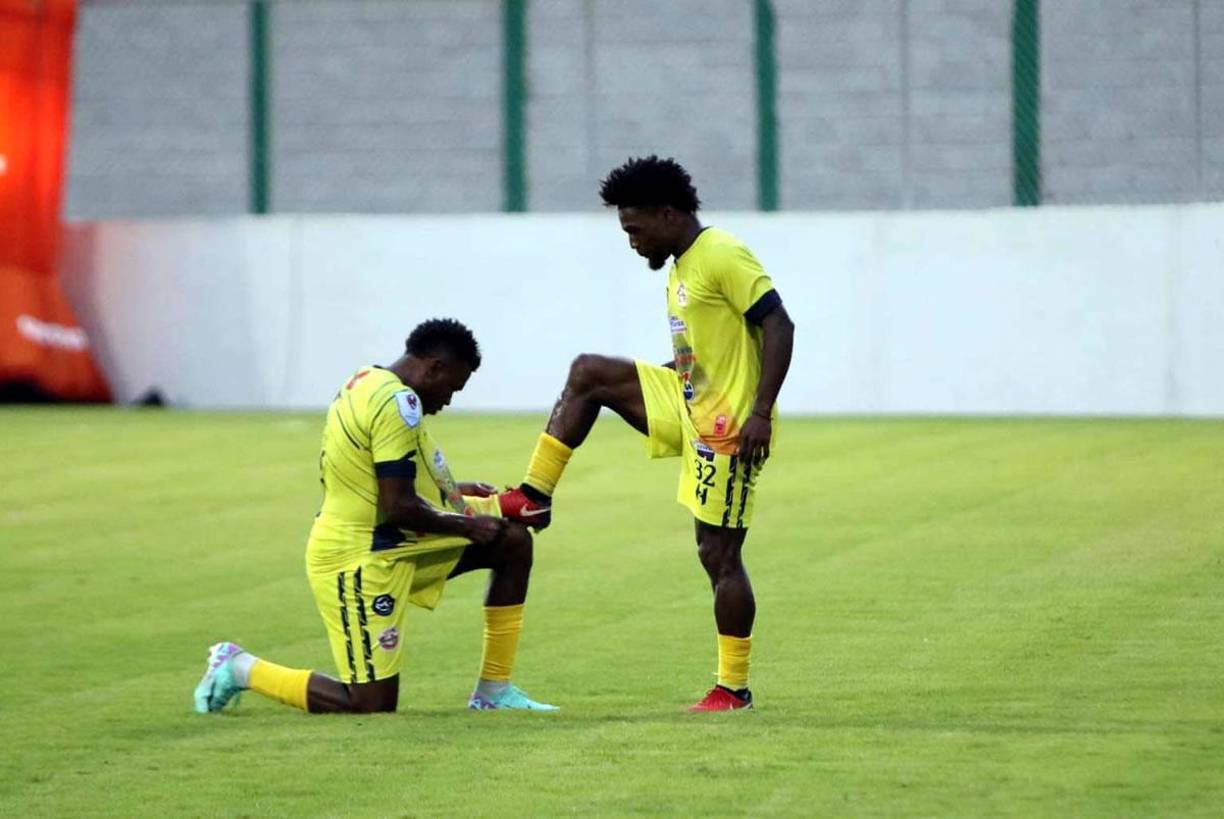 Así celebraron Elmer Güity y Marlon ‘Machuca‘ Ramírez el 2-0 del Génesis.