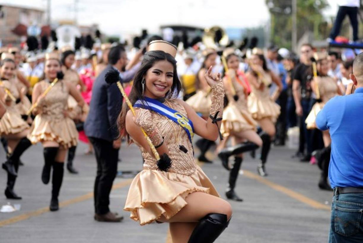 Esta hermosa palillona representa al instituto Alfonso Guillén Zelaya.