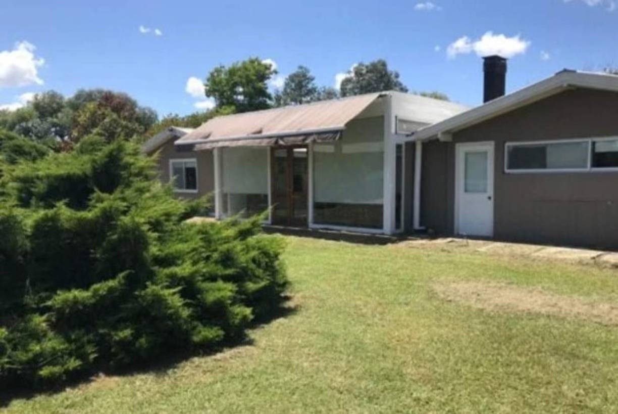 La nueva casa de Maradona cuenta con varias comodidades, aunque no es tan lujosa. Se ubica en el barrio privado Campos de Roca, ubicado en el kilómetro 65 de la ruta 2. Fotos infobae.