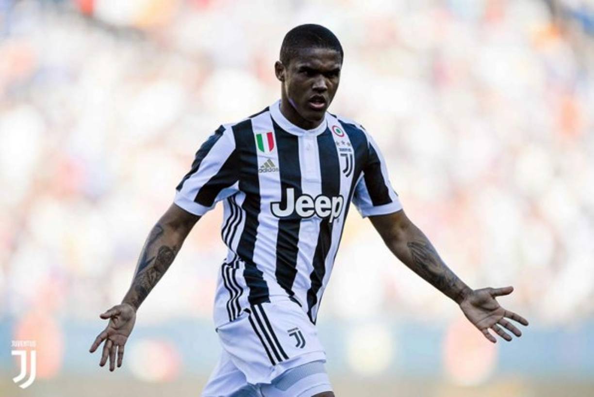 La Juventus confirmó que ejerció la opción de compra a título definitivo del internacional brasileño Douglas Costa, por lo que pagará 40 millones de euros al Bayern Múnich, que todavía detenía la ficha del futbolista. Foto @jJuventusFCen