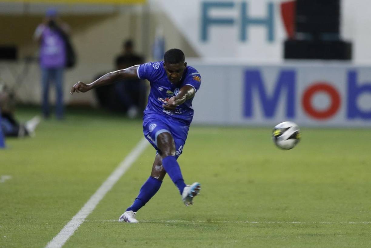 Brayan Beckeles apareció en el 11 titular del Victoria ante Real España. El futbolista fichó por los jaibos para este en el Torneo Apertura 2024 tras salir del Olimpia.