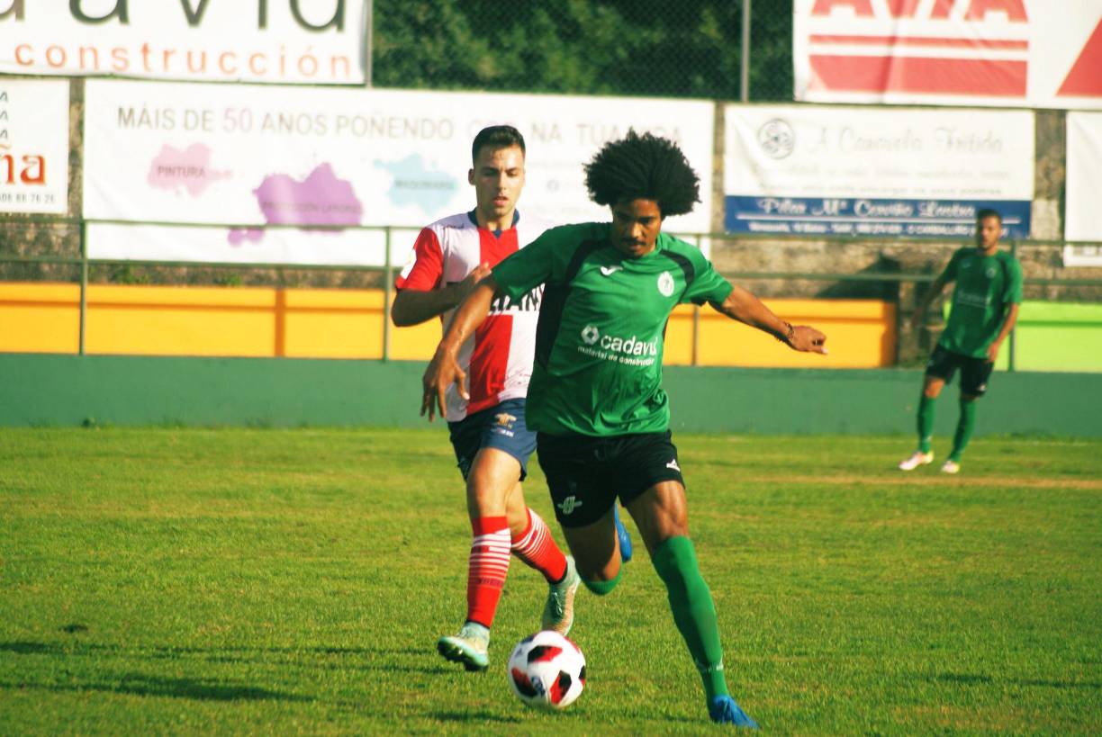 El futbolista ha militado en clubes como la Ponferradina, Unionistas de Salamanca o Compostela de España. Mandó preocupantes mensajes a algunas personas cercanas y su teléfono fue encontrado en un puente del río Miño, en el que se centra la búsqueda.