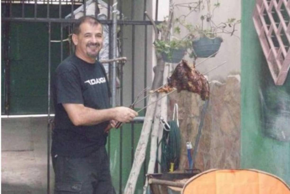 Agentes de la Policía que llegaron al lugar intentaron controlar a los pobladores indignados, pero los superaban en número.