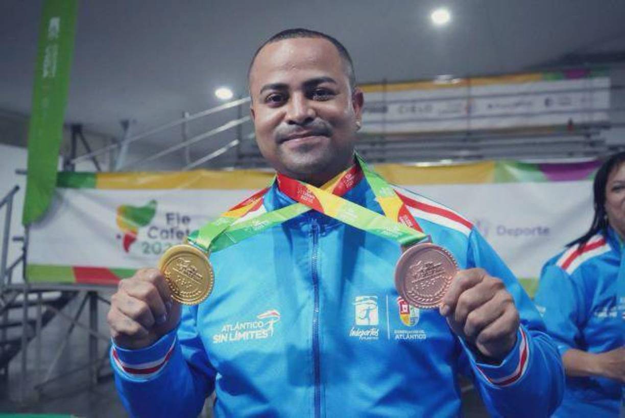 Jesús de la Hoz residía en el barrio Villa Luz de Valledupar, Colombia y deja una pequeña de tres años.